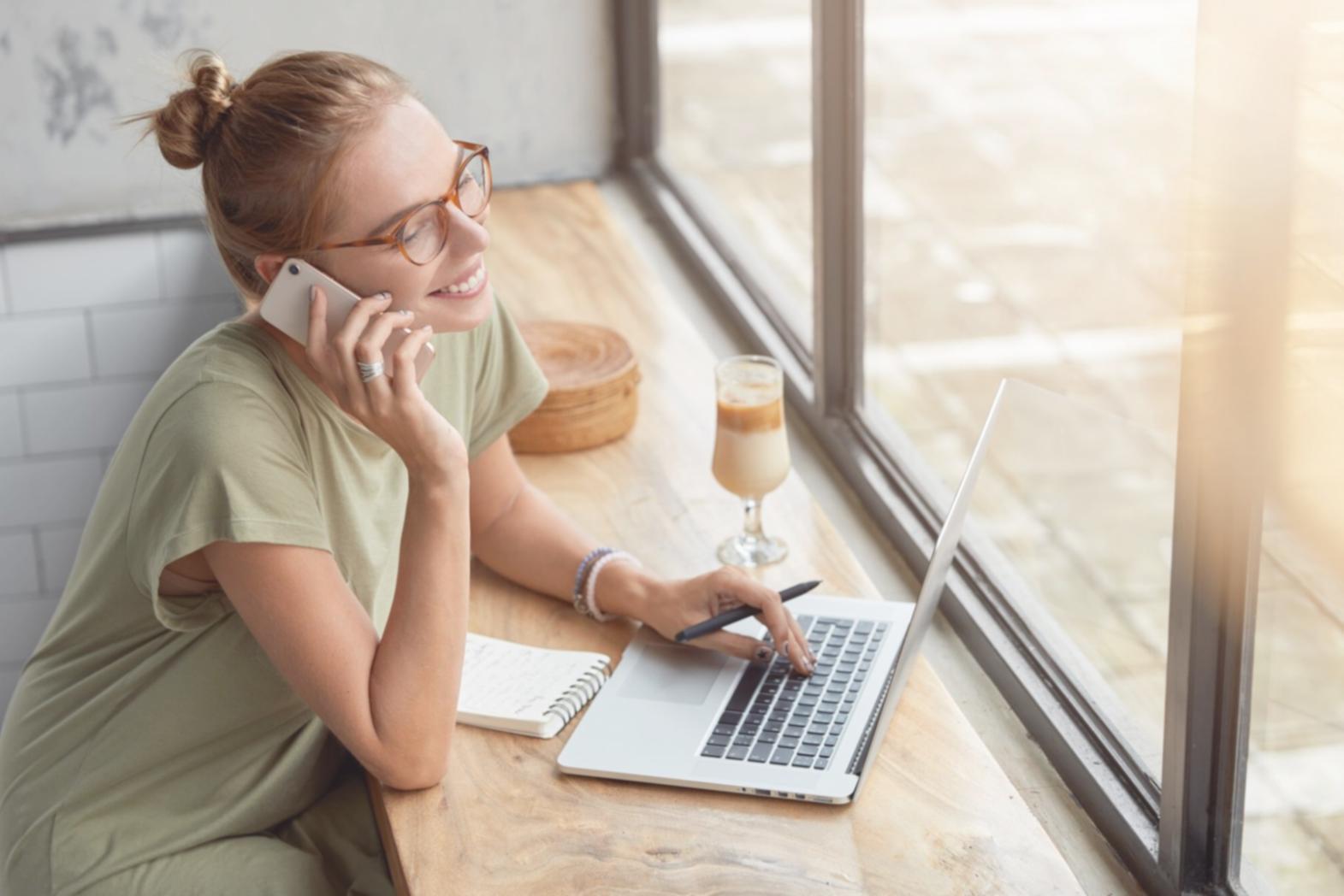 Equipo de SynexThinking colaborando en análisis de procesos financieros