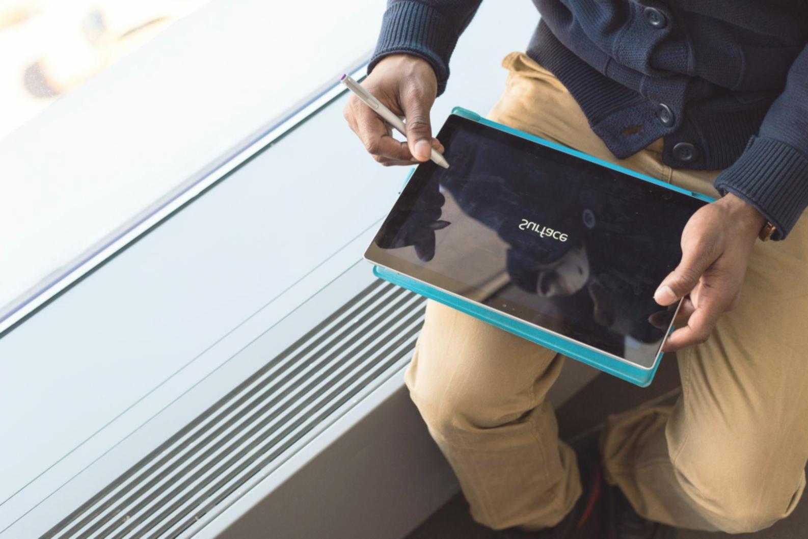 Espacio de trabajo colaborativo en oficinas de SynexThinking